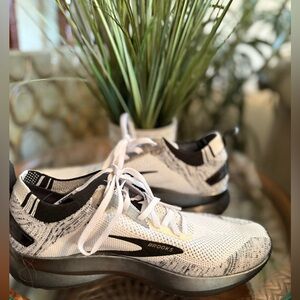 Brooks Black and White Levitate 4 sneakers